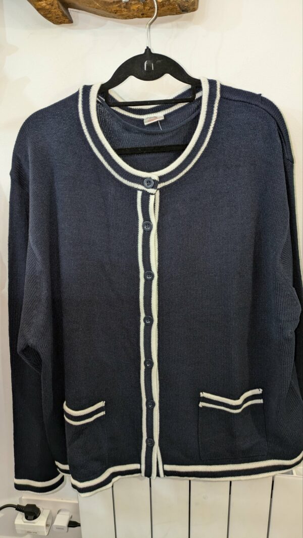 gilet marine et blanc ANNE DE LANCAY taille 54 – Image 2