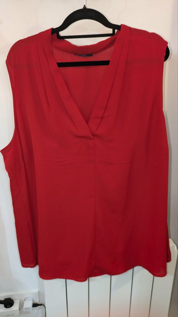 blouse rouge sans manches Kiabi taille 56