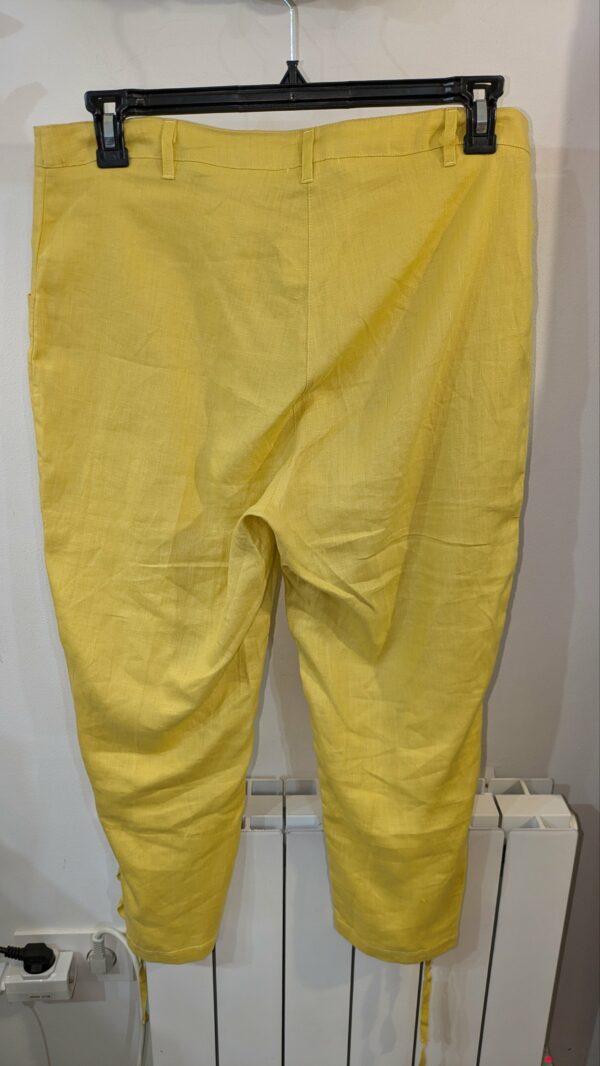 pantacourt en lin jaune MALOKA taille 44/46 – Image 2