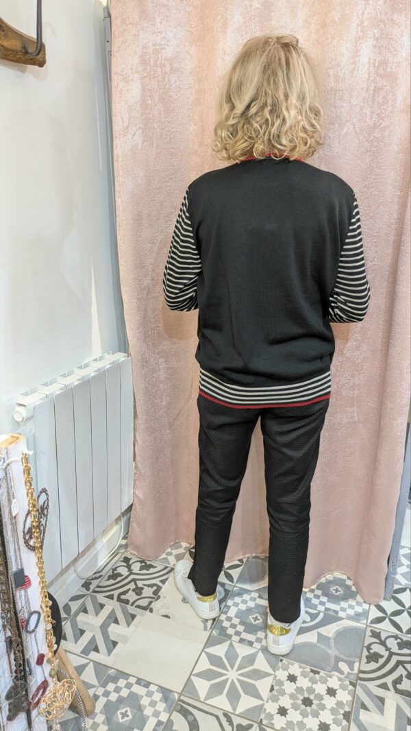 pull noir fleuri UN JOUR AILLEURS taille 44 – Image 3