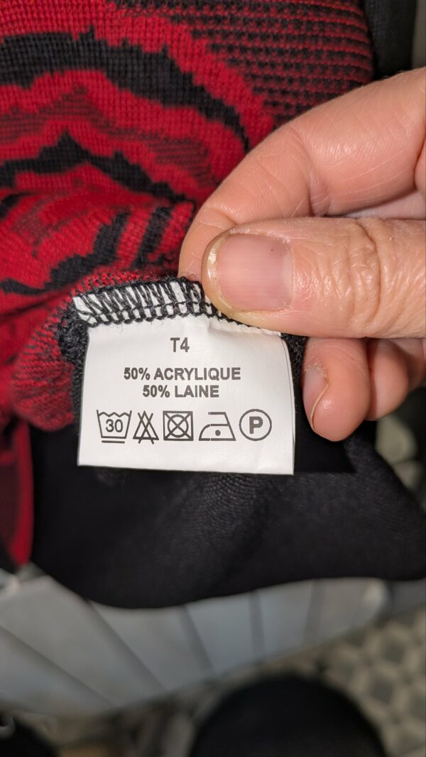 pull noir et rouge CHRISTINE LAURE taille 4 – Image 2