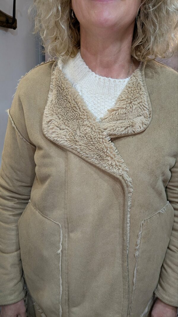 veste fausse fourrure PULL & BEAR taille M