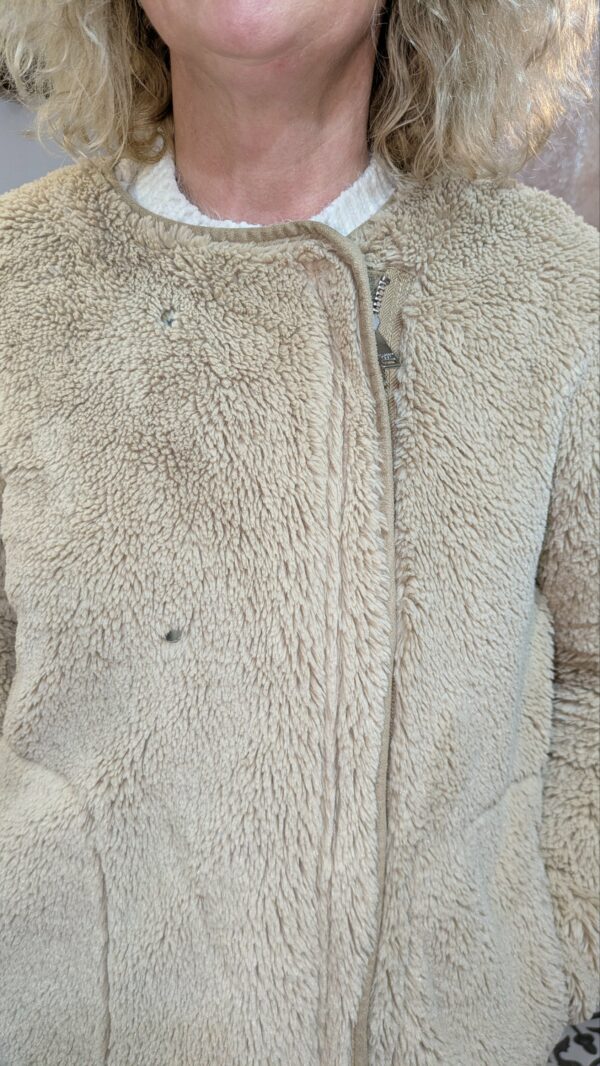 veste fausse fourrure PULL & BEAR taille M – Image 4