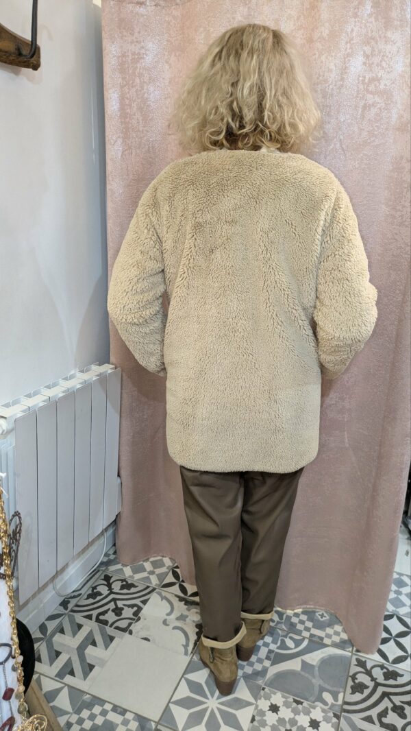 veste fausse fourrure PULL & BEAR taille M – Image 3