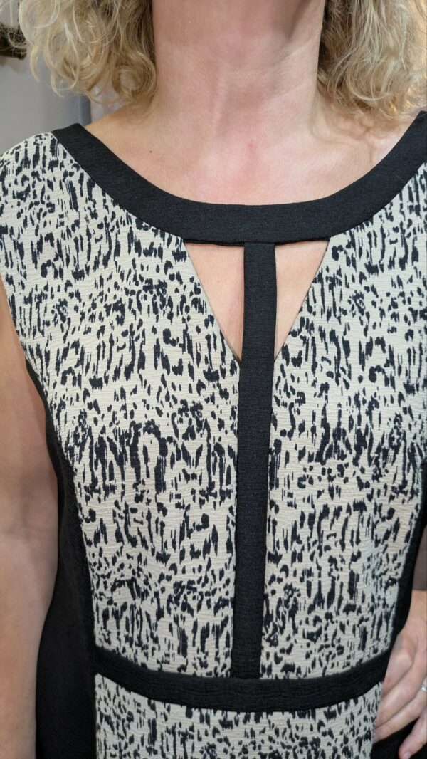robe noire et grise UN JOUR AILLEURS taille 46 – Image 8