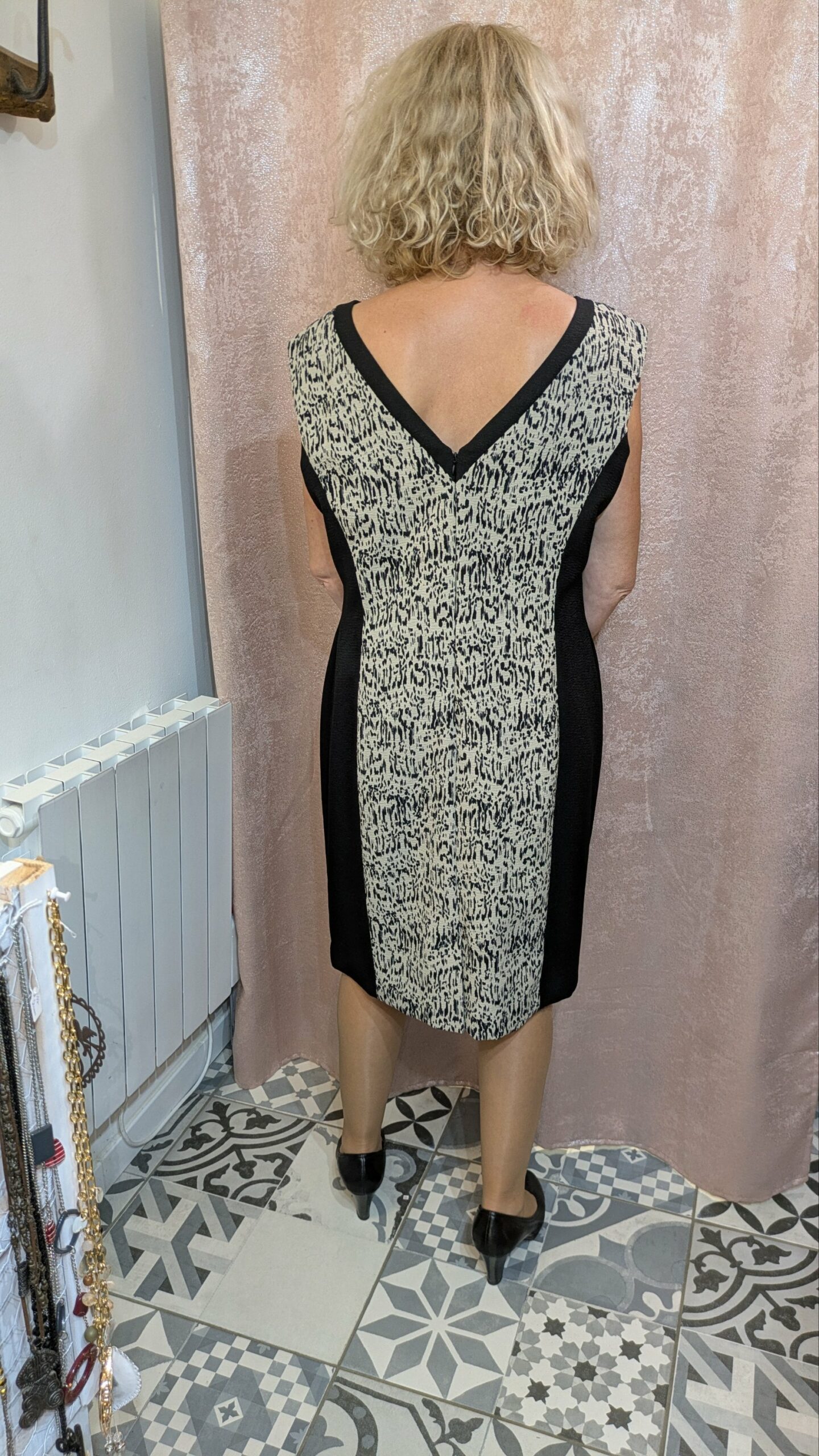 robe noire et grise UN JOUR AILLEURS taille 46 – Image 4