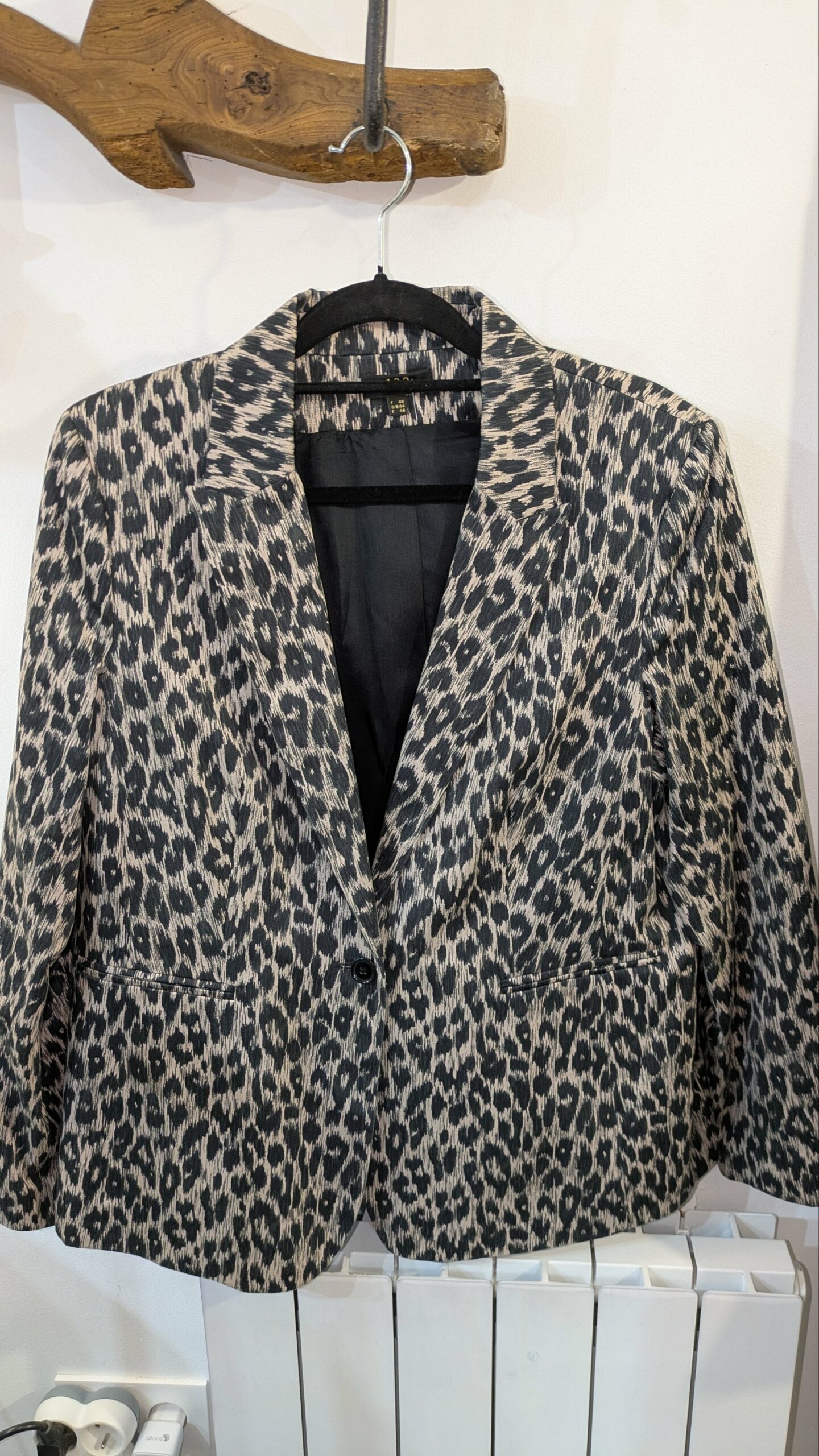 veste imprimé léopard beige et noire 1.2.3 taille 46 – Image 10