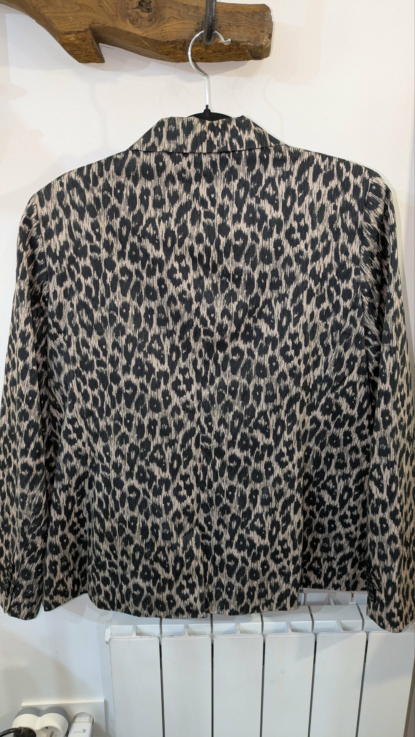 veste imprimé léopard beige et noire 1.2.3 taille 46 – Image 2