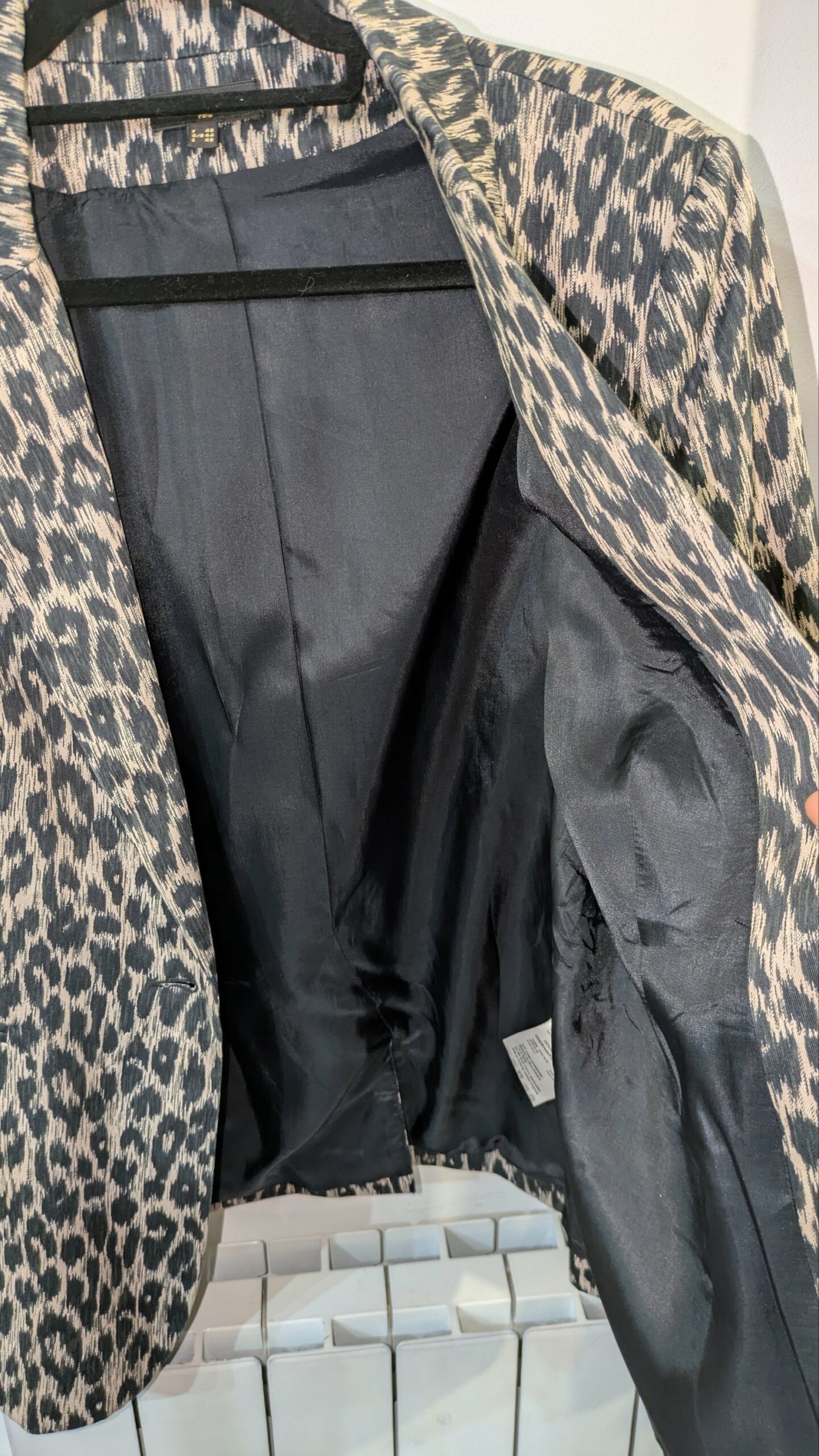 veste imprimé léopard beige et noire 1.2.3 taille 46 – Image 8