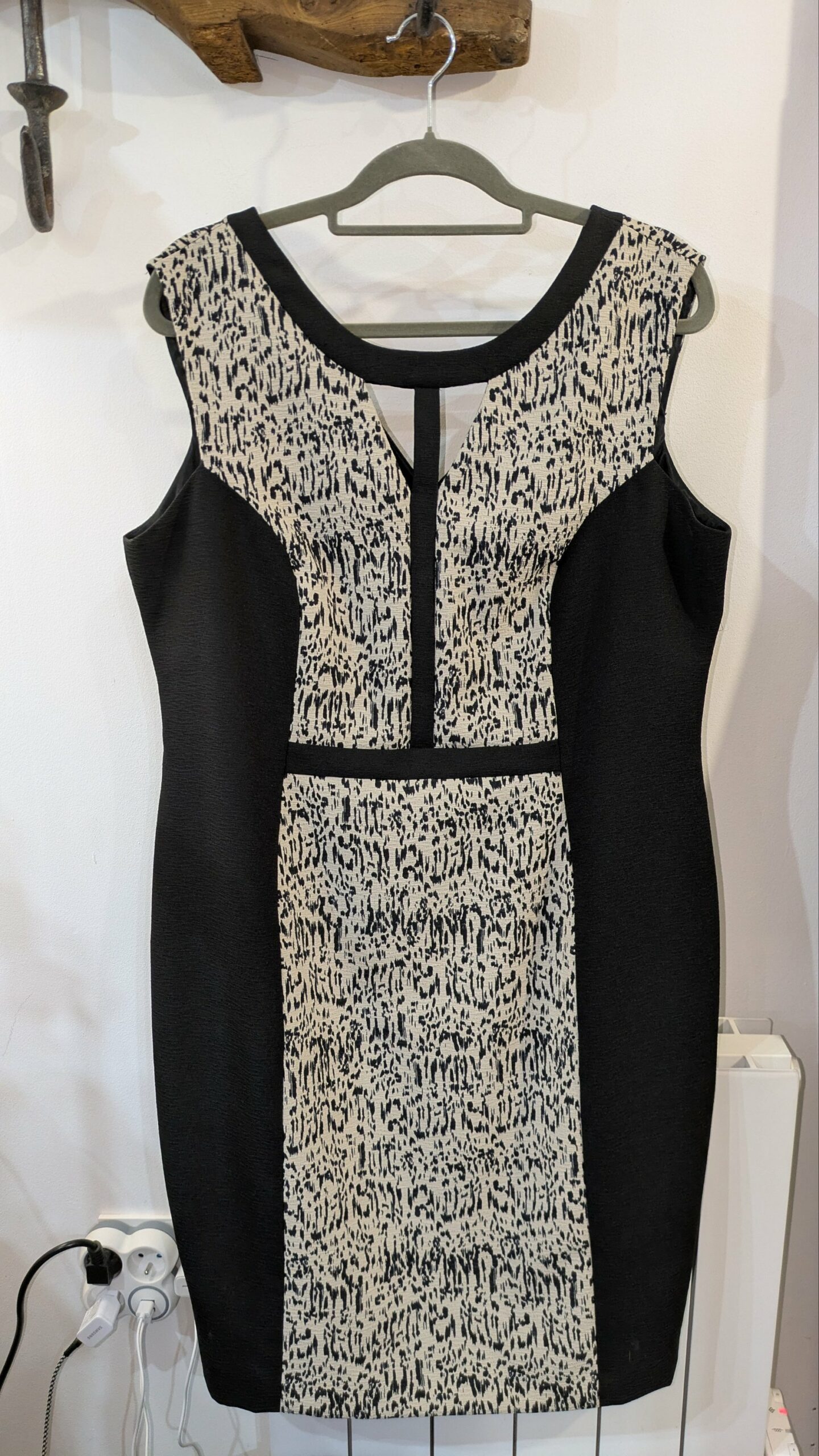 robe noire et grise UN JOUR AILLEURS taille 46 – Image 7