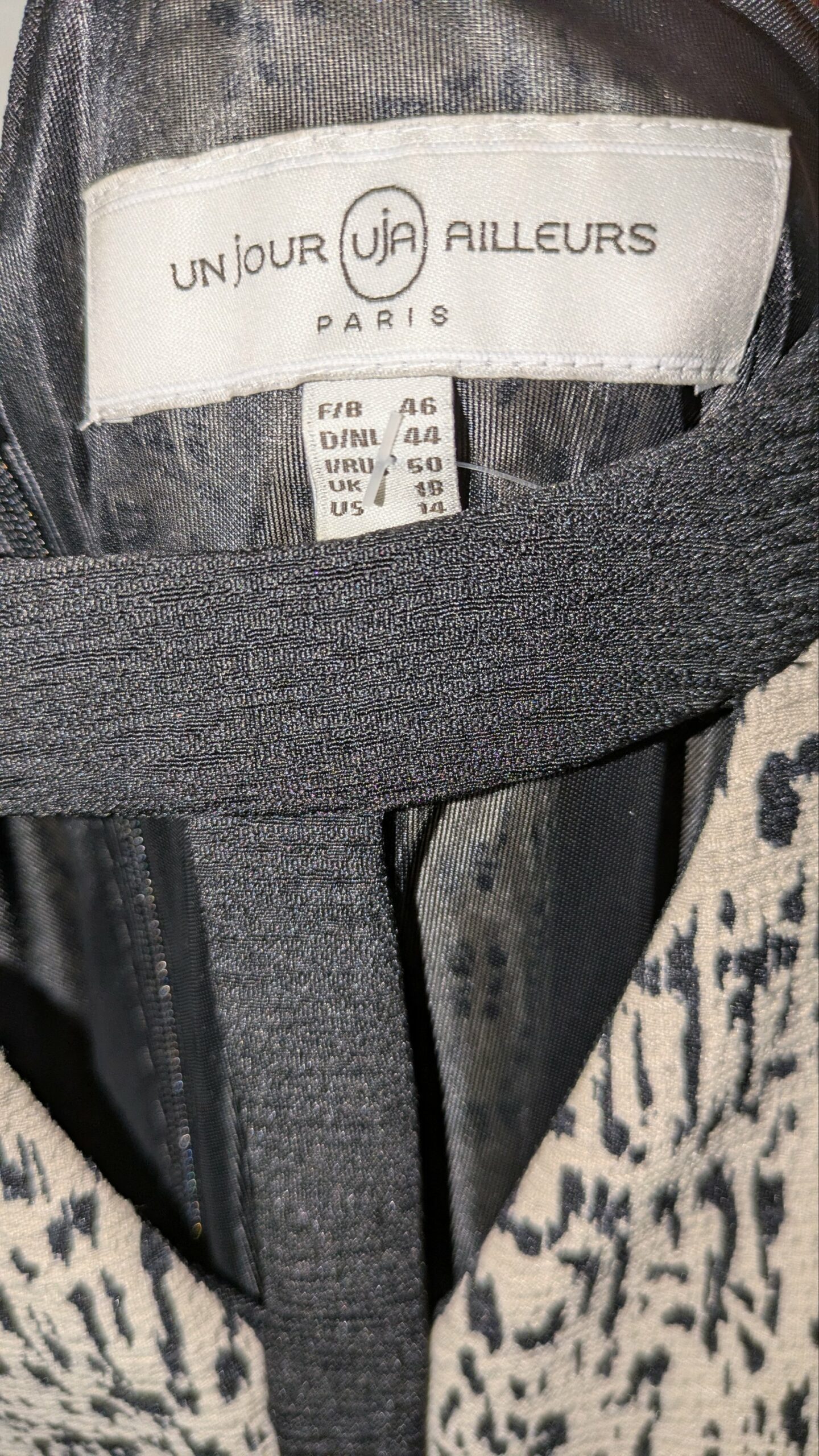 robe noire et grise UN JOUR AILLEURS taille 46 – Image 3