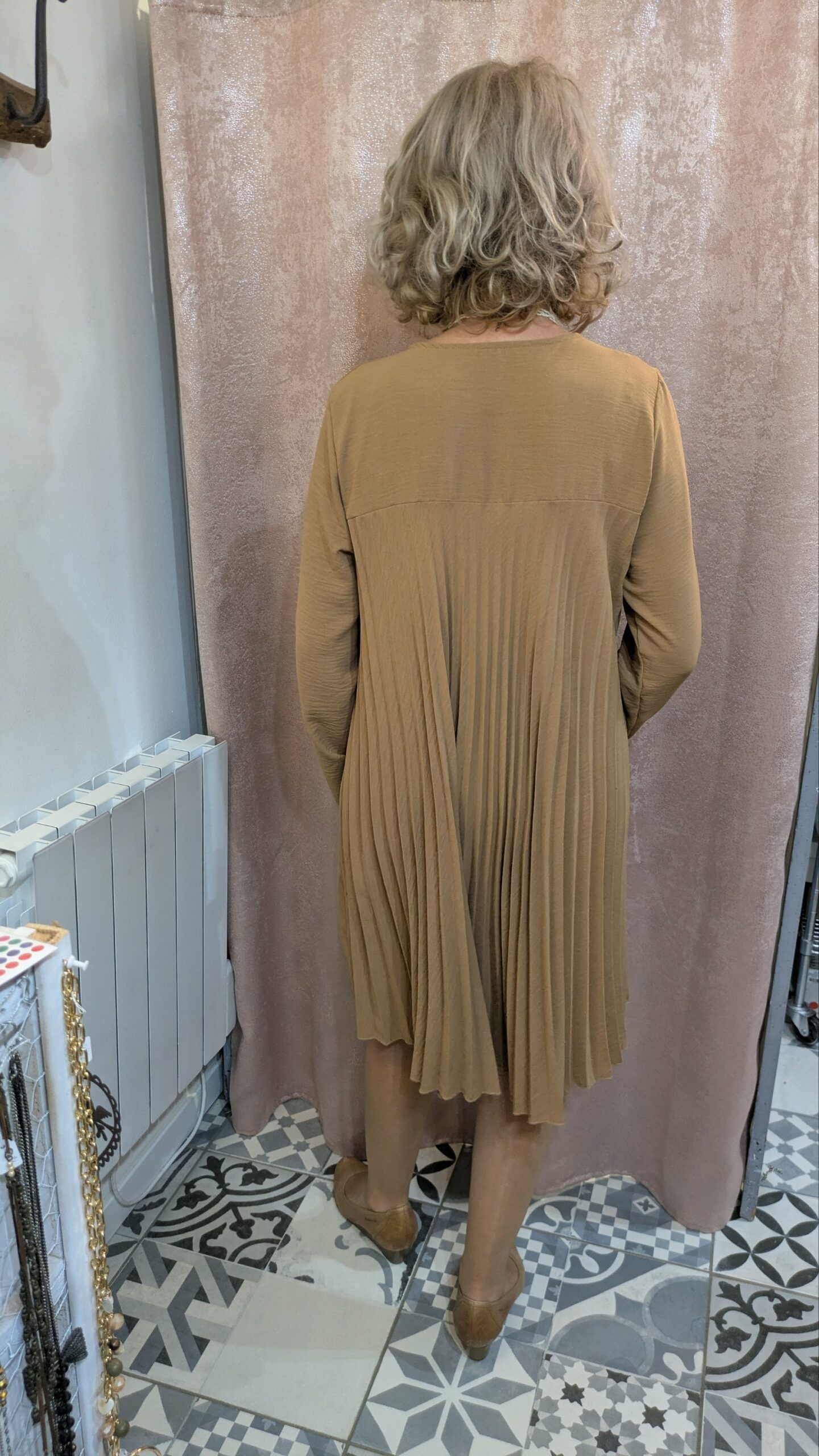 robe marron plissée taille L – Image 6