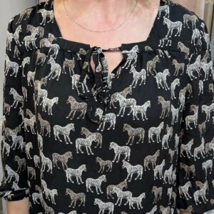 blouse noire et zèbre taille 46