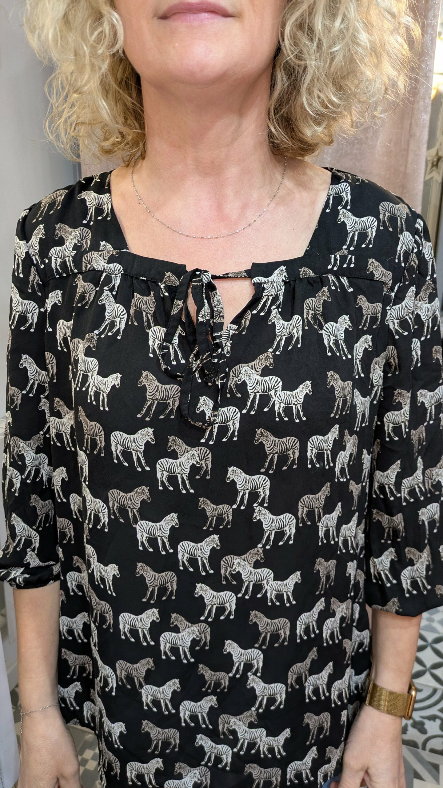 blouse noire et zèbre taille 46