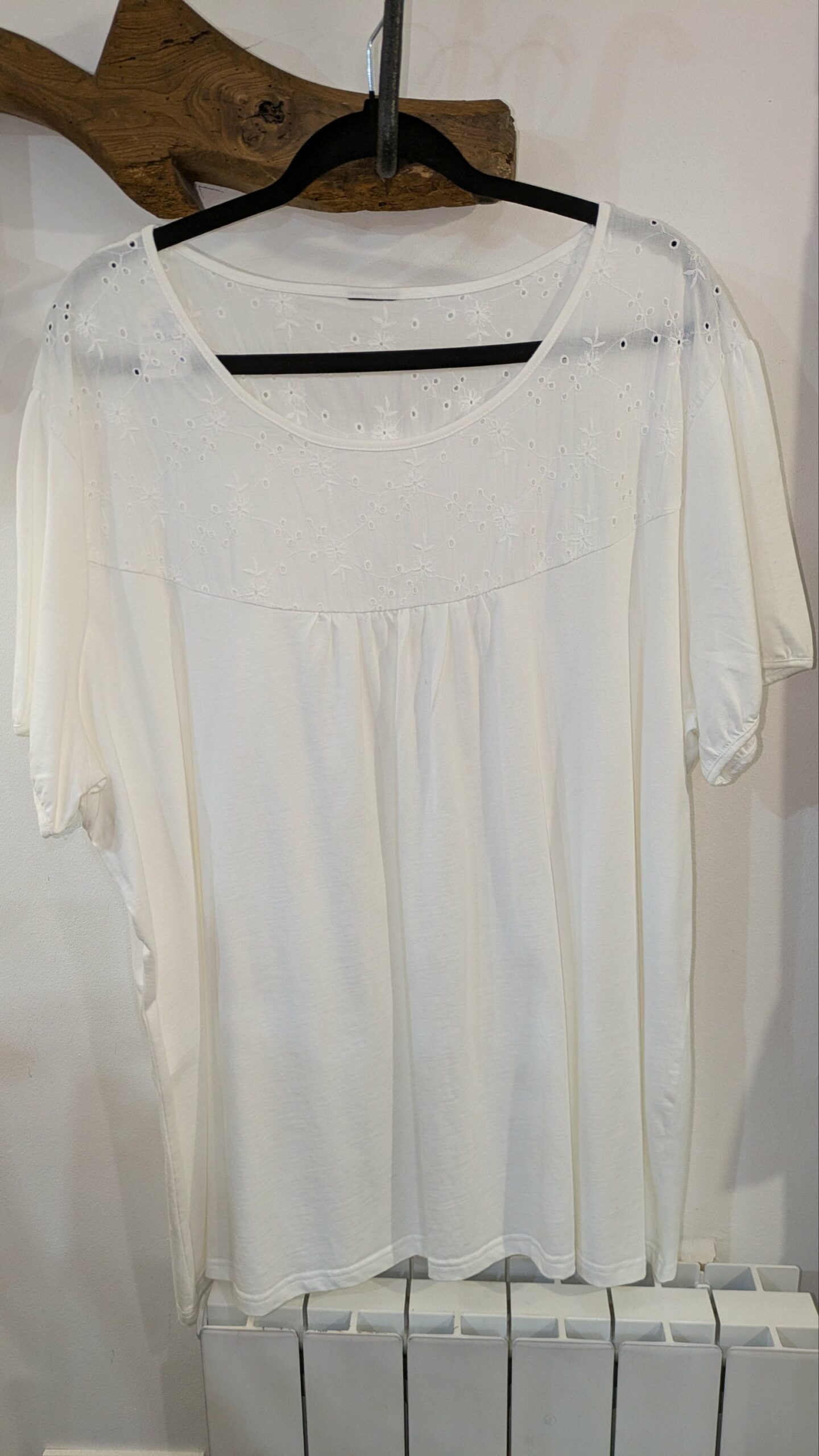 t-shirt blanc et broderie taille 54 – Image 4