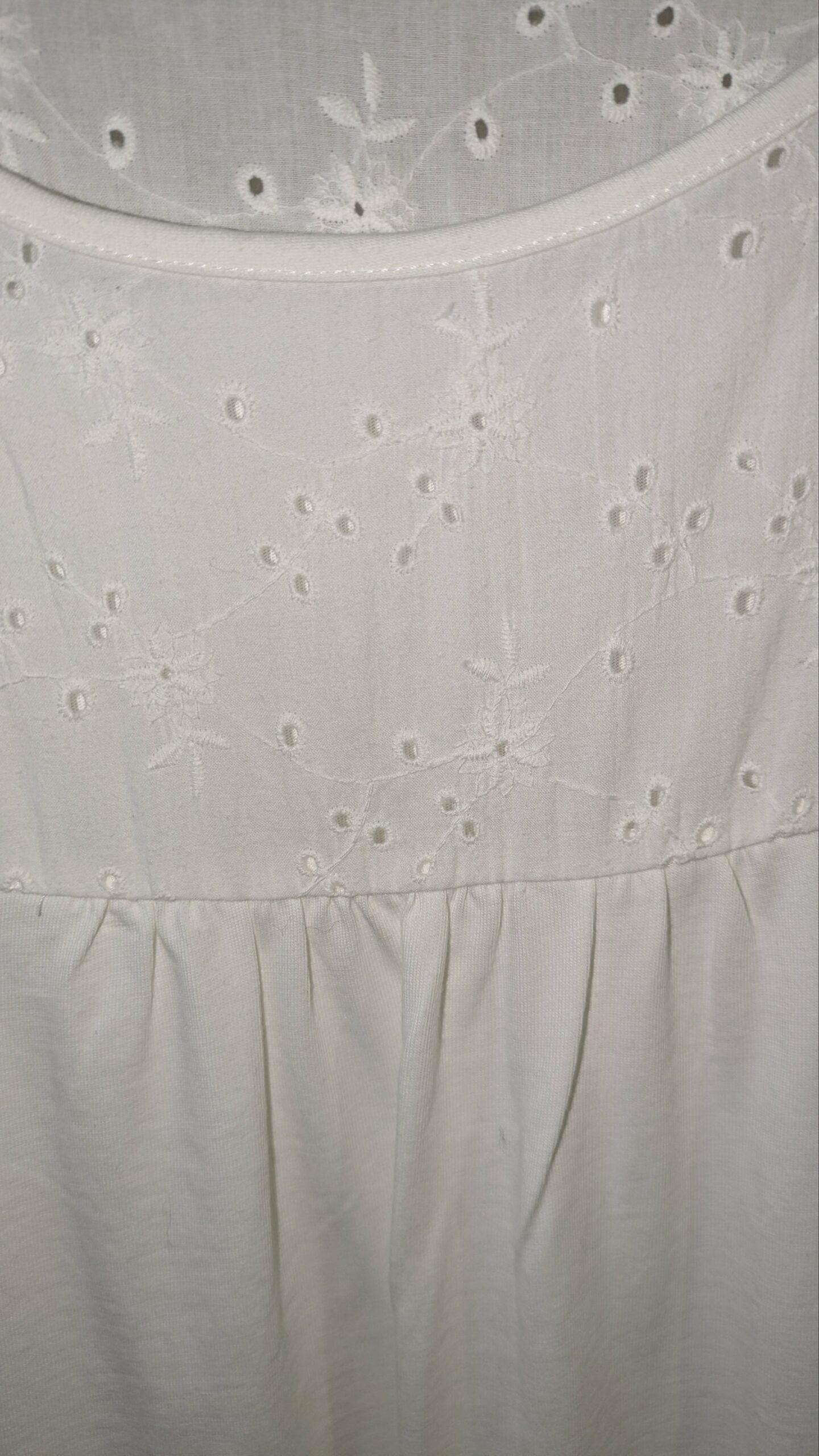 t-shirt blanc et broderie taille 54 – Image 3