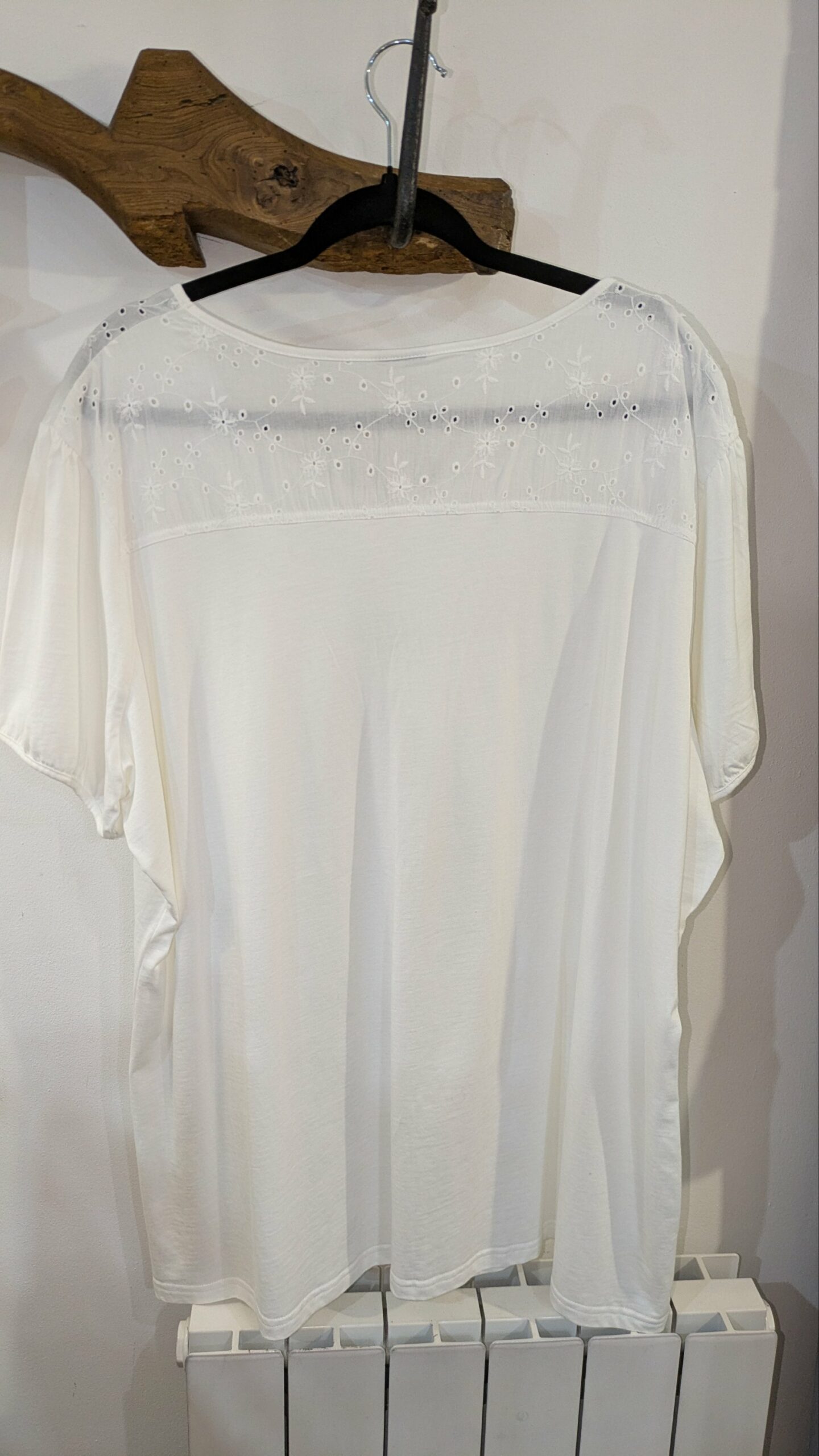 t-shirt blanc et broderie taille 54 – Image 2