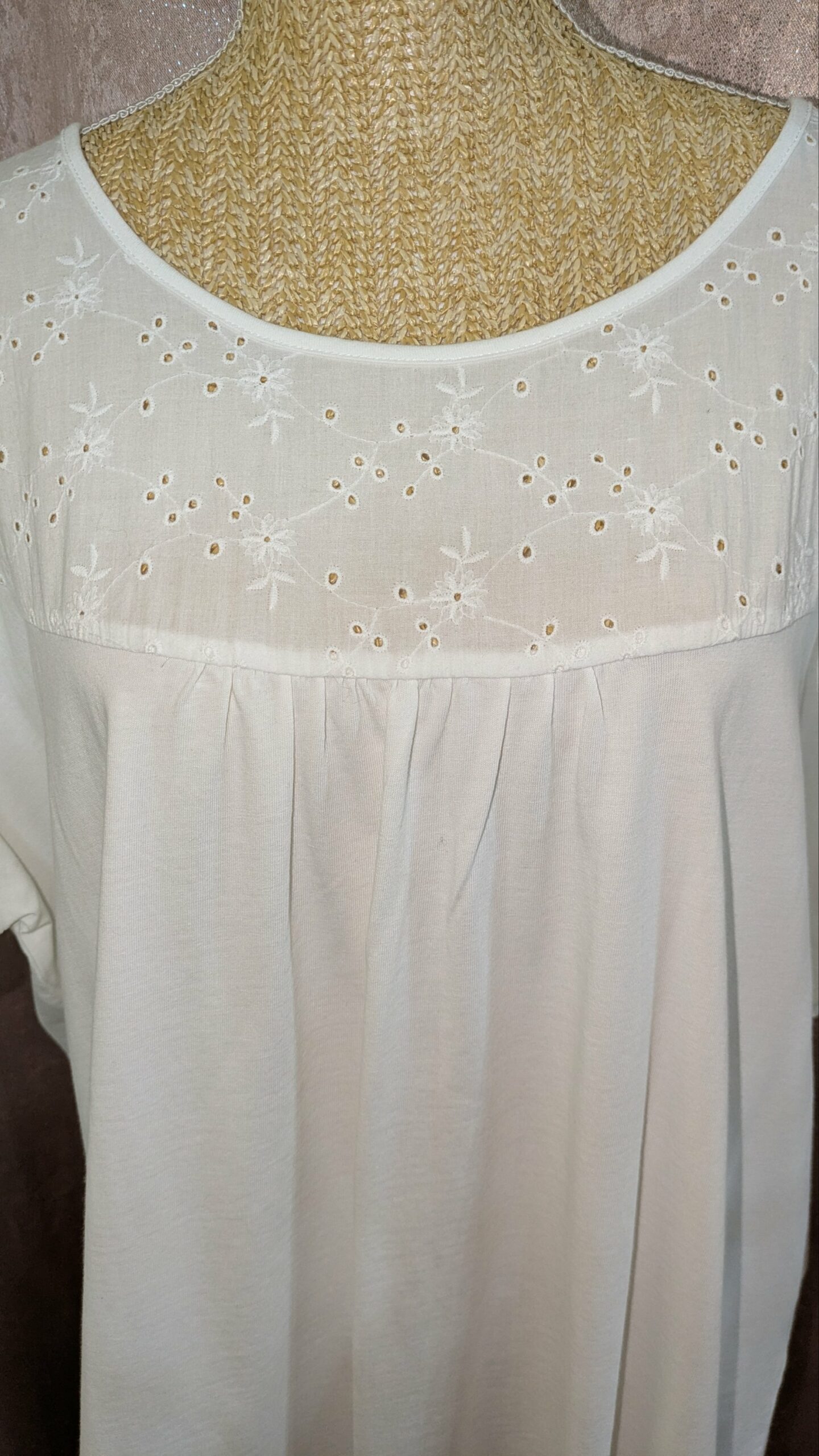t-shirt blanc et broderie taille 54 – Image 5