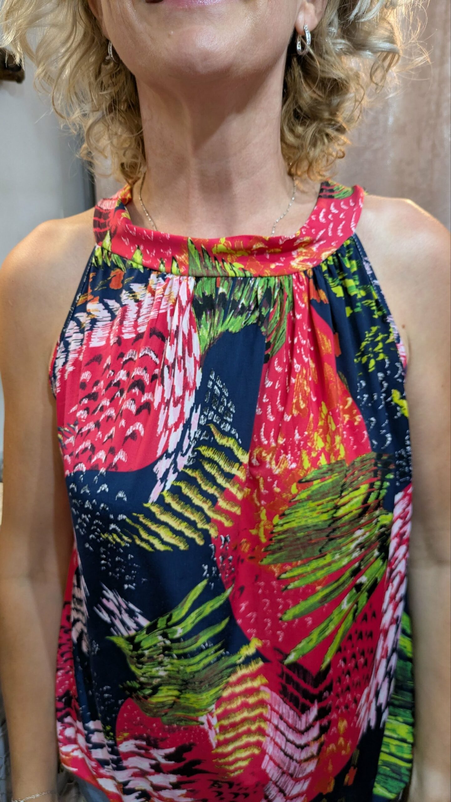 top fleuri sans manches taille 44/46
